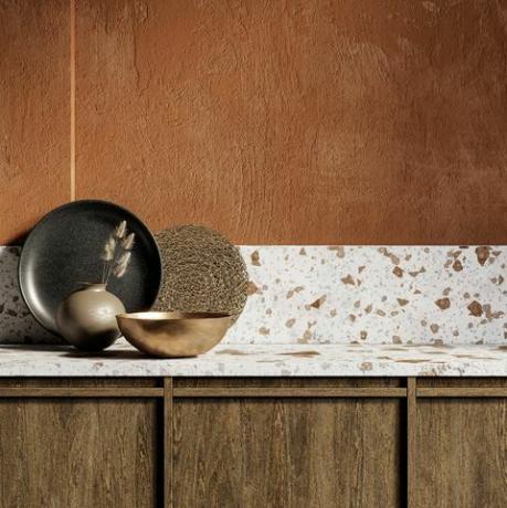 interno cucina arancione con piano di lavoro in terrazzo terrazzo