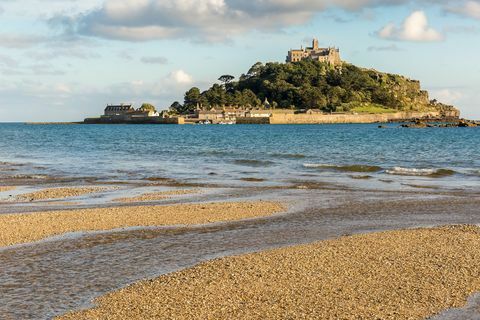 Vista della montagna di St Michaels vicino a Marazion, Cornwall, Regno Unito