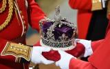 The Queen's Dresser rivela il trucco per la pulizia dei diamanti