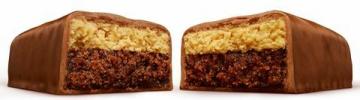 I nuovi snack dolci di Reese sono stratificati con torta al cioccolato e crema al burro di arachidi