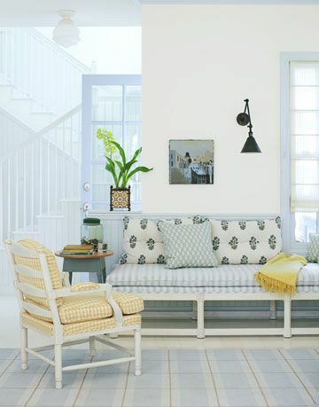 blu bianco e giallo soggiorno in stile scandinavo