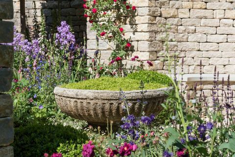 The Claims Guys: A Very English Garden progettato da Janine Crimmins - Artisan garden - Chelsea Flower Show 2018