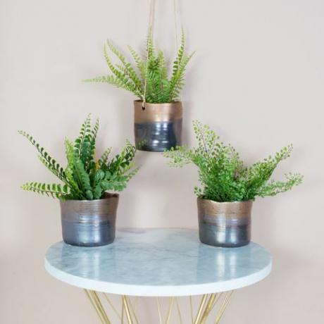 Vaso per piante sospeso in bronzo lucido