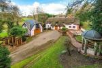 Pink Period Cottage in vendita nell'Hampshire per 2,5 milioni di sterline