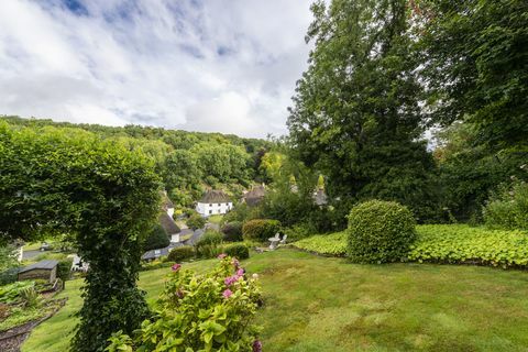 bellissimo cottage in vendita nel cuore del villaggio di milton abbas, dorset