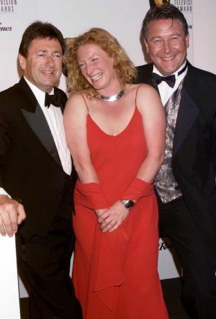 Charlie Dimmock, Alan Titchmarsh e Tommy Walsh del programma di trasformazione del giardinaggio TV 'Ground Force' arrivano ai BAFTA Television Awards, 2000