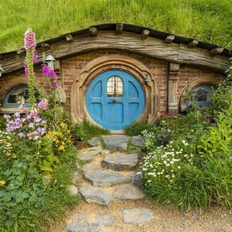 hobbiton dal signore degli anelli è ora su airbnb