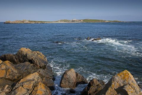 Isola di Lihou, da L'Eree, Guernsey, Regno Unito. Credito aggiuntivo: visitare Guernsey.