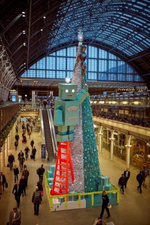Tiffany & Co. e Coty collaborano con la stazione internazionale di St Pancras per svelare il suo primo negozio di profumi e alberi di Natale profumati