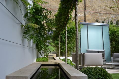 Design contemporaneo del giardino a Kensington - progettato da Kate Gould - costruito da The Garden Builders