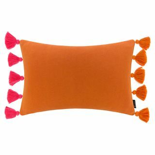 Cuscino con finiture in Pom Pom lavorato a maglia - rosa e arancione