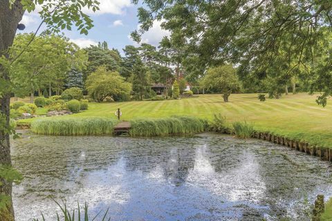 Windmill House - Arkley - Hertfordshire - lago - Knight Frank