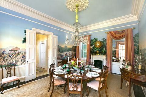 la sala da pranzo progettata da mario buatta della casa di patricia altschul, spesso mostrata nel fascino del sud di bravo