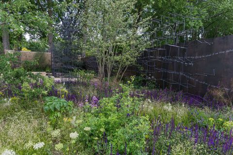 Breaking Ground. Progettato da: Andrew Wilson e Gavin McWilliam. Sponsorizzato da: Darwin Property Investment Management Ltd. RHS Chelsea Flower Show 2017