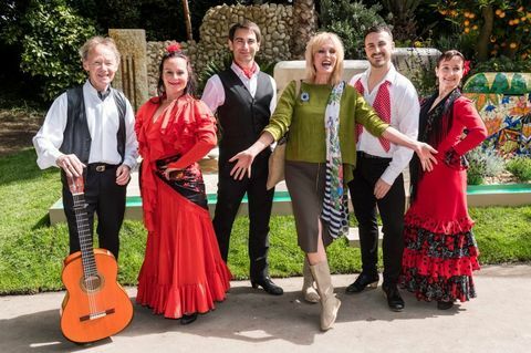 Viking Cruises Serenades Chelsea Flower Show con cultura spagnola - Joanna Lumley