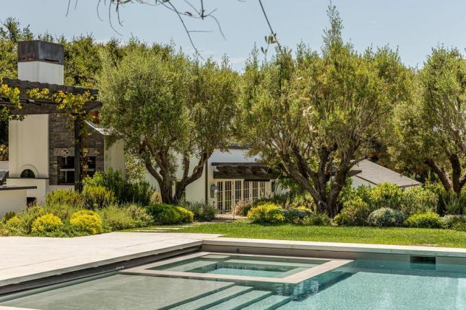 Gwyneth Paltrow Guest House con piscina e giardino a Montecito California