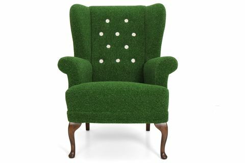 Bespoke Sofa London ha presentato una poltrona 'grass' in edizione speciale per celebrare il 131 ° Campionato di Wimbledon.