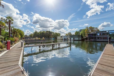 chalet svizzero in vendita, hampton court, surrey