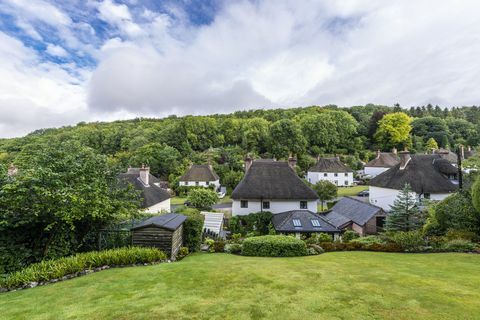 bellissimo cottage in vendita nel cuore del villaggio di milton abbas, dorset