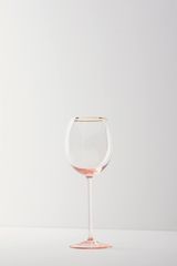 Bicchiere da vino bianco con bordo dorato