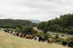 Le foto mostrano l'emozionante viaggio finale della regina Elisabetta attraverso la Scozia in primo piano Dozzine di cavalli