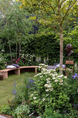 rhs garden of royal reflection and Celebration progettato da dave green feature garden rhs chelsea flower show 2023 stand n. 111