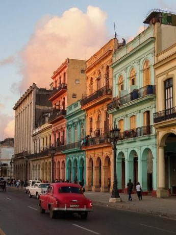 edifici colorati a l'avana, cuba