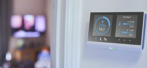 Consumo energetico in casa - contatore intelligente dell'energia a parete
