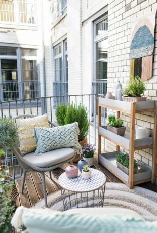 Idee Balcone Piccolo Spazio Rifacimento Balcone, Con Stile Boho, Pastelli Tenui E Tanta Texture A Strati