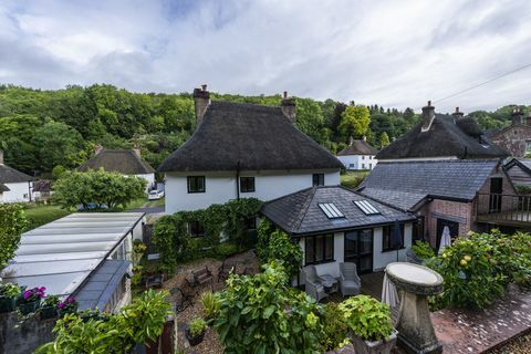 bellissimo cottage in vendita nel cuore del villaggio di milton abbas, dorset