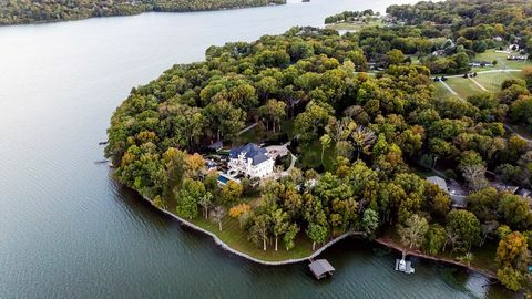 La mega villa sul lago Tennessee di Kelly Clarkson è in vendita per $ 7,95 milioni