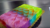 Questa torta che cambia colore è pronta a spezzare Internet alla moda