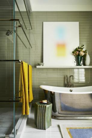 Lucy Harris tour di casa, Scarsdale New York. bagno. " è sereno e calmante, una tregua da qualsiasi luogo tu sia nella vita", dice harris tavolino in marmo america floris wubben, il futuro perfetto art mitch paster infissi kohler