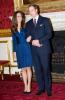 Ora puoi ottenere l'abito di fidanzamento blu di Kate Middleton per meno