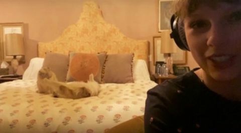 la camera da letto di taylor swift, come appare in "folklore the long pond studio sessions"