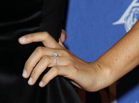 meghan markle primo anello di fidanzamento