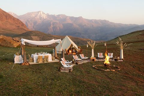 Campeggio nella natura, tenda di lusso