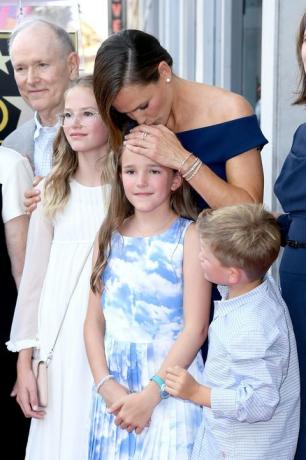 Jennifer Garner onorata con la stella sulla Hollywood Walk of Fame