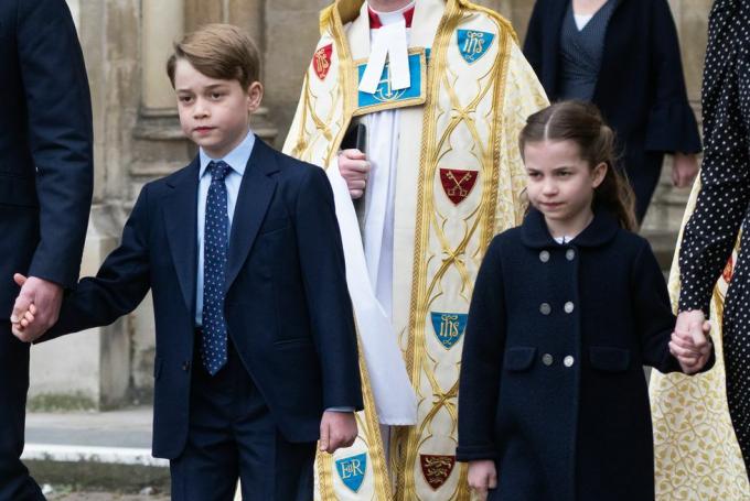 il principe george e la principessa charlotte al servizio del ringraziamento per il duca di edimburgo
