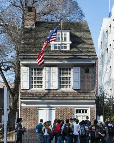 casa di betsy ross, creatore della prima bandiera americana, betsy