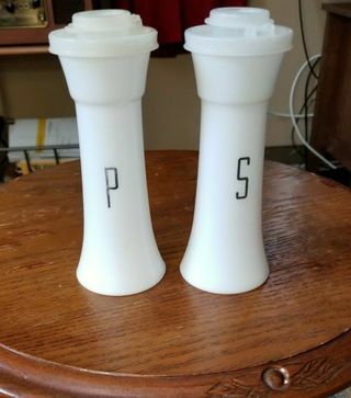 Agitatori di sale e pepe argento mini clessidra Tupperware vintage