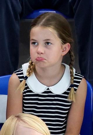 birmingham, inghilterra 02 agosto la principessa charlotte di cambridge frequenta il centro acquatico di sandwell durante i giochi del Commonwealth del 2022 il 2 agosto 2022 a Birmingham, in Inghilterra, foto di chris jacksongetty immagini