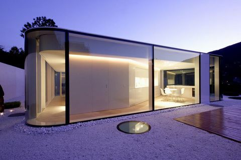 Villa in vetro in Svizzera progettata dal famoso architetto milanese Jacopo Mascheroni