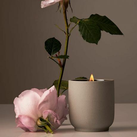 Candela con rosa infusa