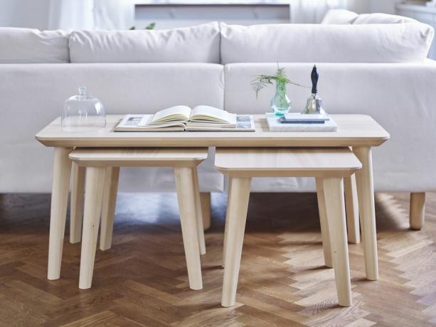 Legno, Stanza, Pavimento, Tavolo, Mobili, Bianco, Interior design, Pavimentazione, Divano, Tavolino, 