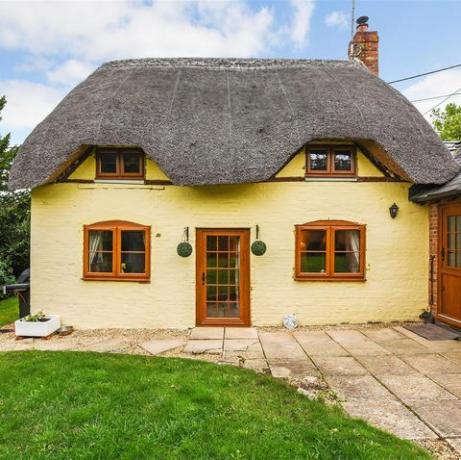 zoopla svela i cottage con scatole di cioccolatini più romantici in vendita questo San Valentino