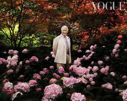 il principe charles fotografato per il numero di dicembre di British Vogue dove discute il suo senso dello stile e della moda sostenibile