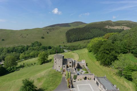 Castell Gyrn - Castello con 6 camere da letto nel Galles