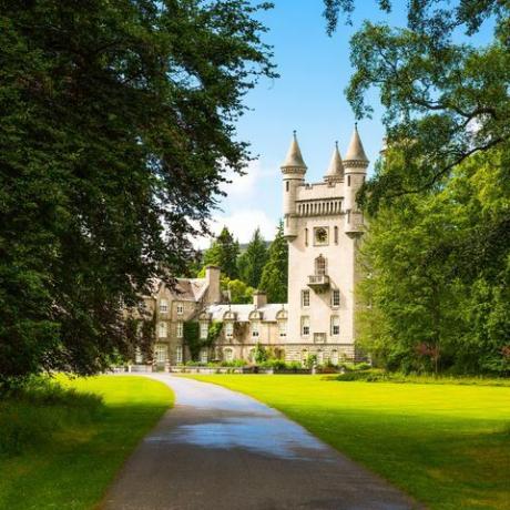 aberdeenshire, in Scozia, il castello di balmoral, residenza estiva della famiglia reale britannica