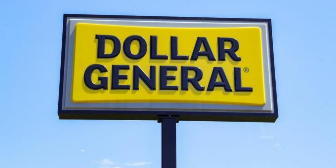 il logo generale del dollaro è visto nel negozio vicino a Bloomsburg